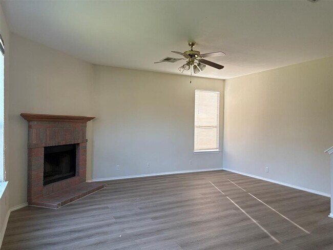 Building Photo - 14304 Sarah Ann Dr