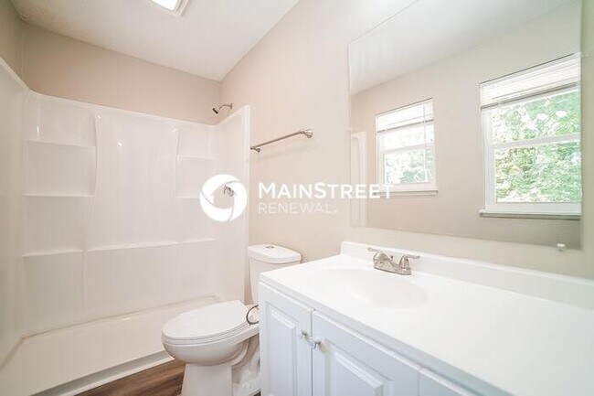 Building Photo - 2021 N York St