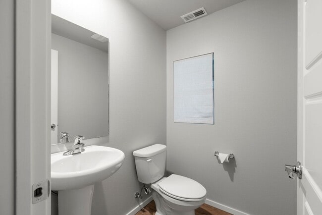 Building Photo - Newer Construction Home in Upriver Drive Neighborhood