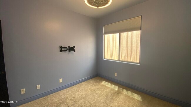 Building Photo - 39519 N White Tail Ln