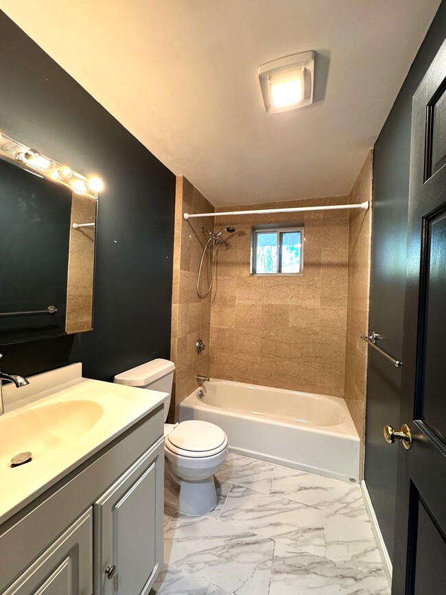 Building Photo - 37 Homer Ave