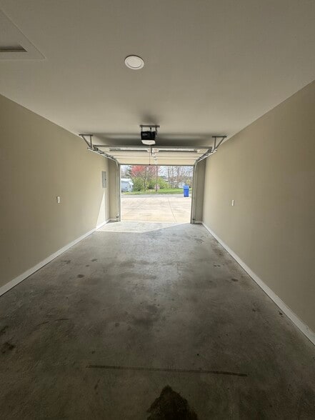 Building Photo - 3811 McBroom Chapel Rd