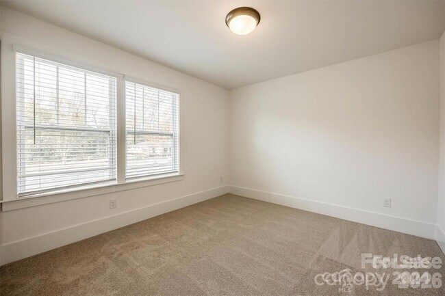 Building Photo - 1241 Eastway Dr