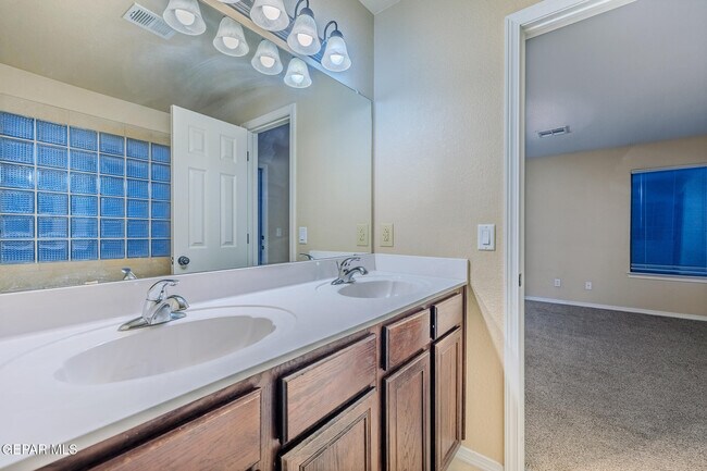 Building Photo - 14212 Otter Point Ct