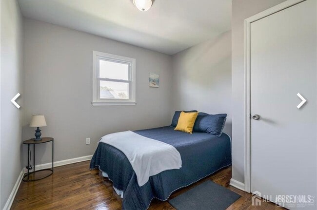 Building Photo - 308 Oak Pl