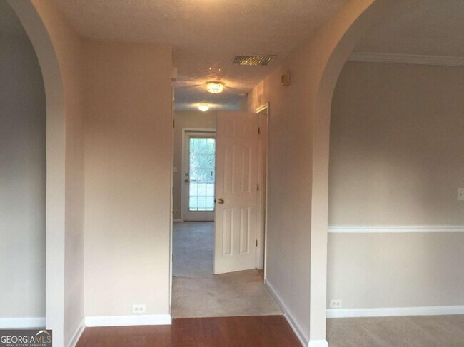 Building Photo - 532 Easton Dr