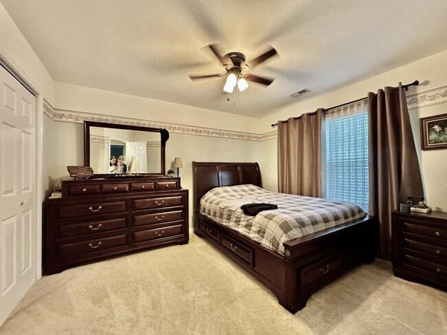 Building Photo - 1913 Thorn Crest Dr