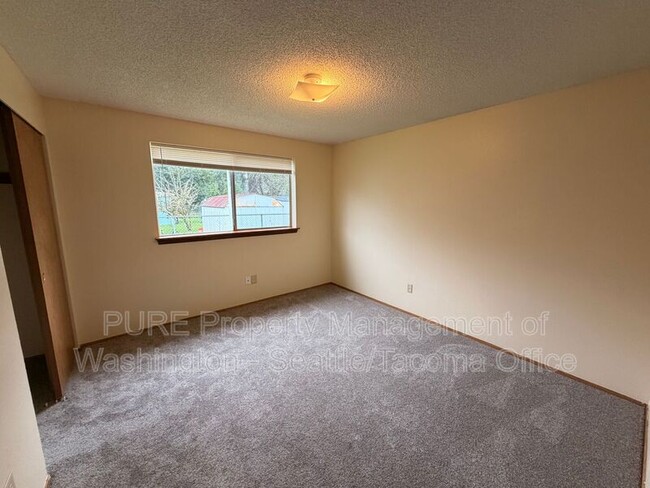 Building Photo - 9017 Wildwood Ave SW