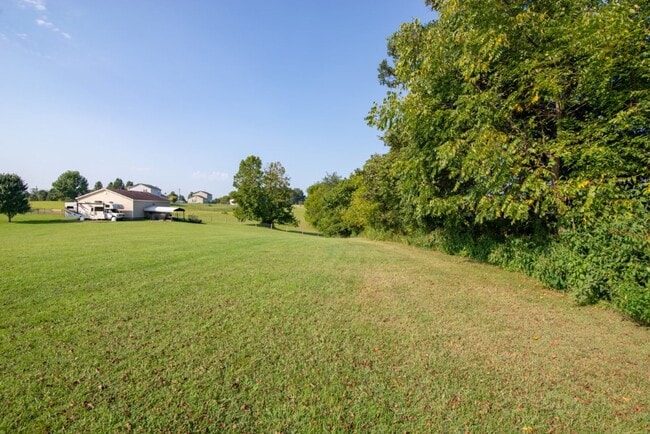 Building Photo - 650 Farmington Dr