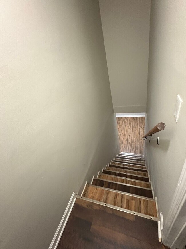 Building Photo - Spacious 5Bedroom 2 Bathroom House