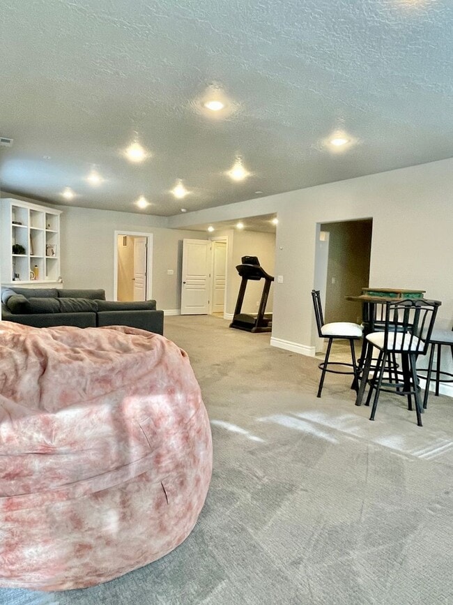 Building Photo - Luxury Fully Furnished 4-Bedroom Home for Rent – Clinton, Utah