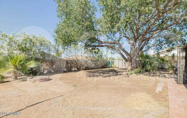 Building Photo - 1646 E Hermosa Dr