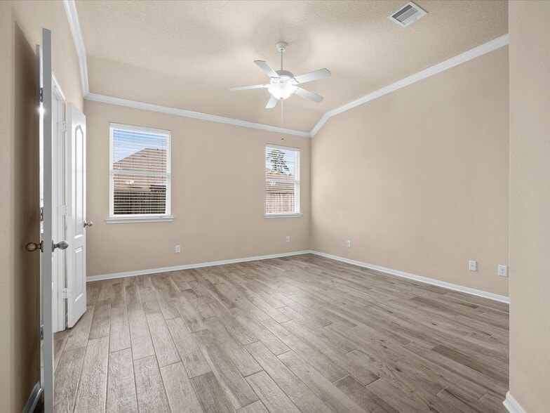 Building Photo - 26 Canterborough Pl