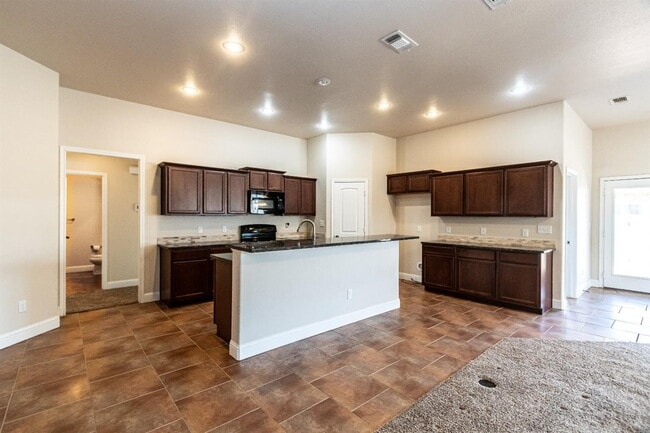 Building Photo - Beautiful open 4/2/2 in Frenship School Di...