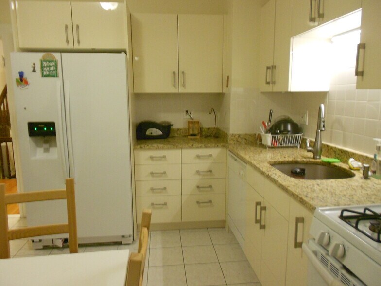 Building Photo - 63 Fairbanks St