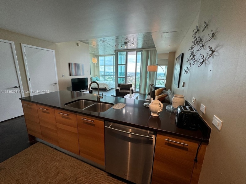 Building Photo - 3301 NE 1st Ave