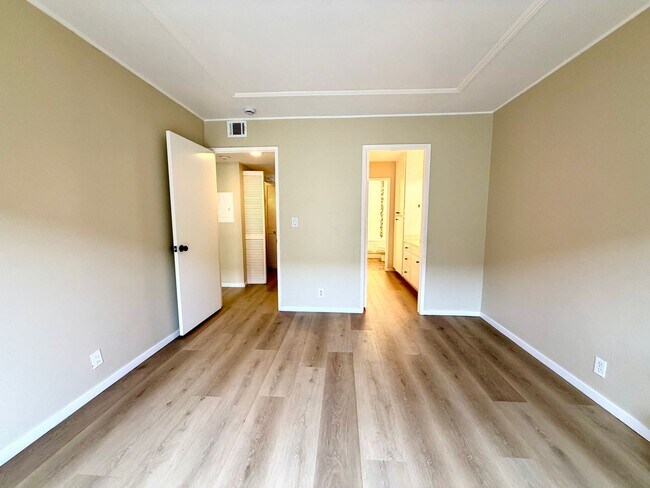 Building Photo - 1157 Via Montoya