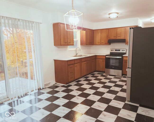 Building Photo - 9502 E 600 S