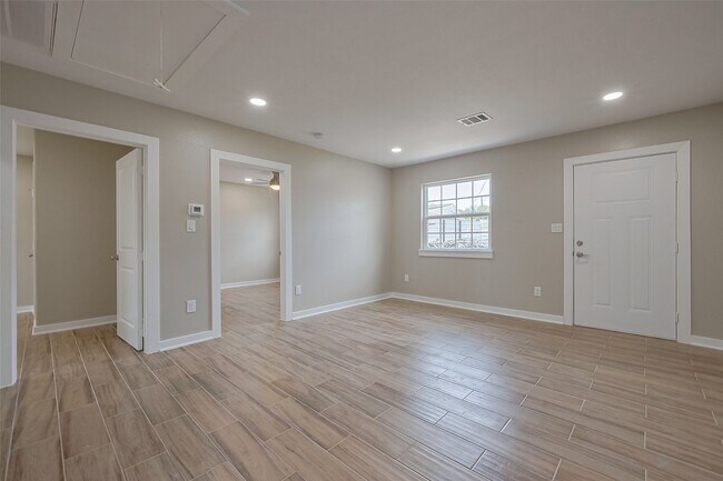 Building Photo - 4111 Beggs St
