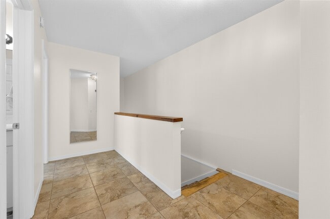 Building Photo - 109 B St