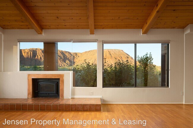 Building Photo - 3 br, 2 bath House - 712 N. Wisteria Way