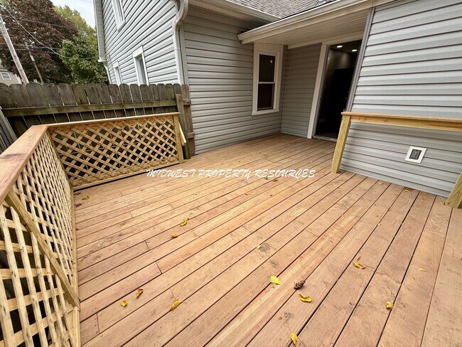 Building Photo - Charming 2 Bedroom, 1 Bath Bungalow in Dow...