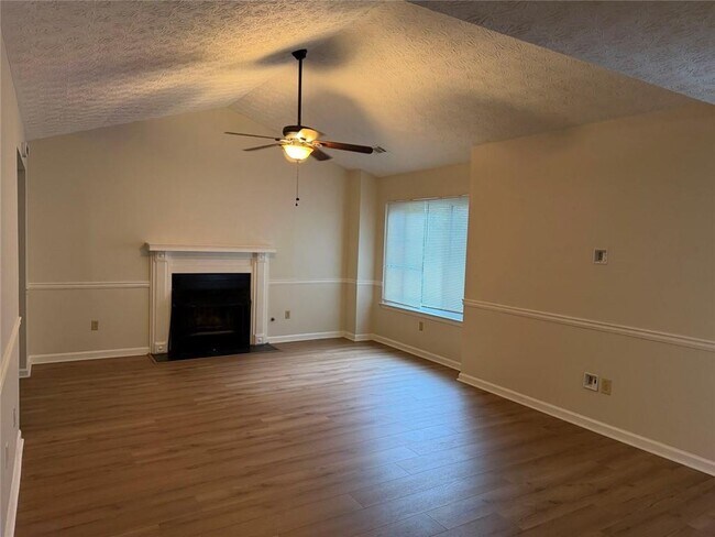 Building Photo - 1819 Cres Hill Dr NW