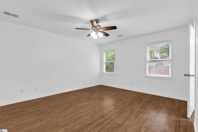 Building Photo - 125 River Way Dr