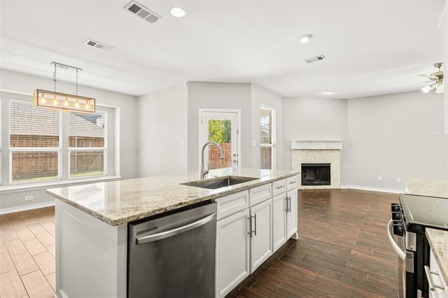 Building Photo - 15920 Alvarado Dr