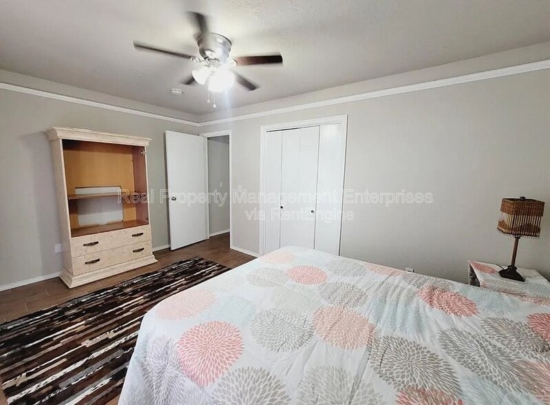 Building Photo - 1336 SW 109th Pl