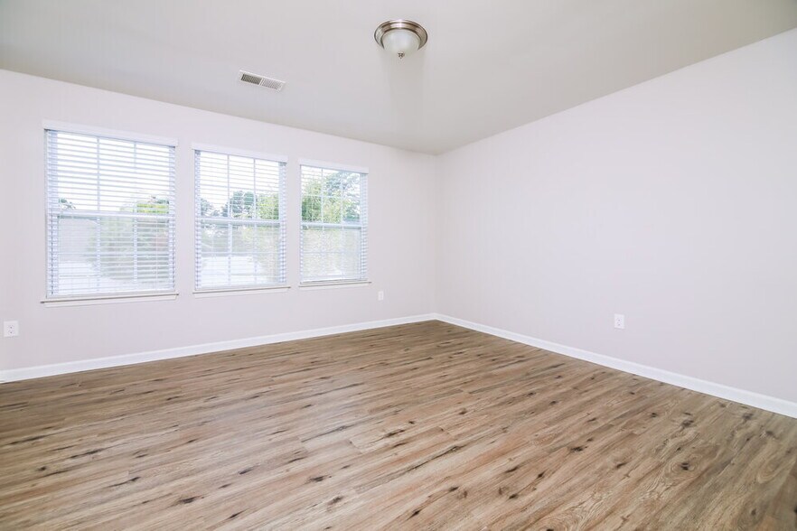 Building Photo - 117 Preakness Farm Dr