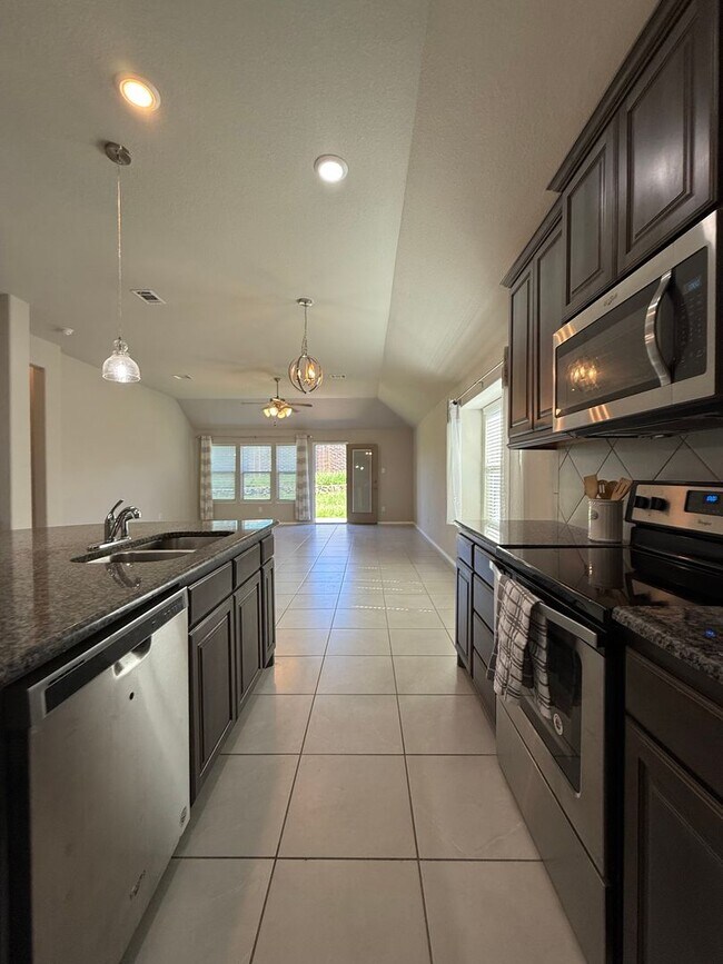 Building Photo - 3/2/2 Heights of Weatherford Estates