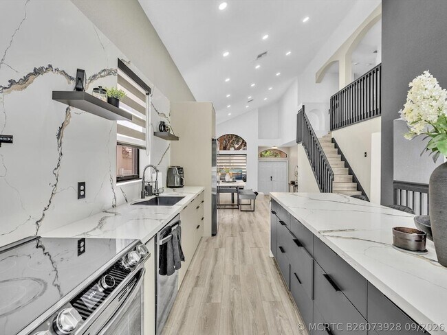 Building Photo - 7834 Oak Grove Cir