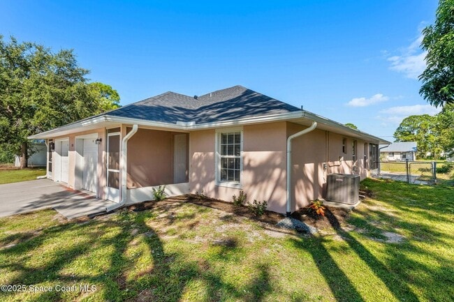 Building Photo - 158 Empress Ave