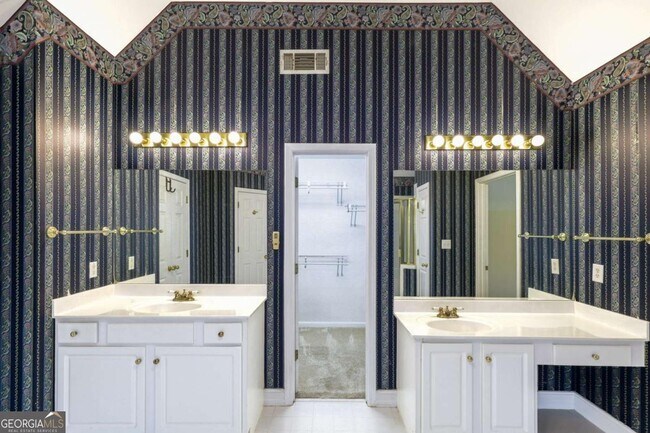 Building Photo - 1167 Druid Walk