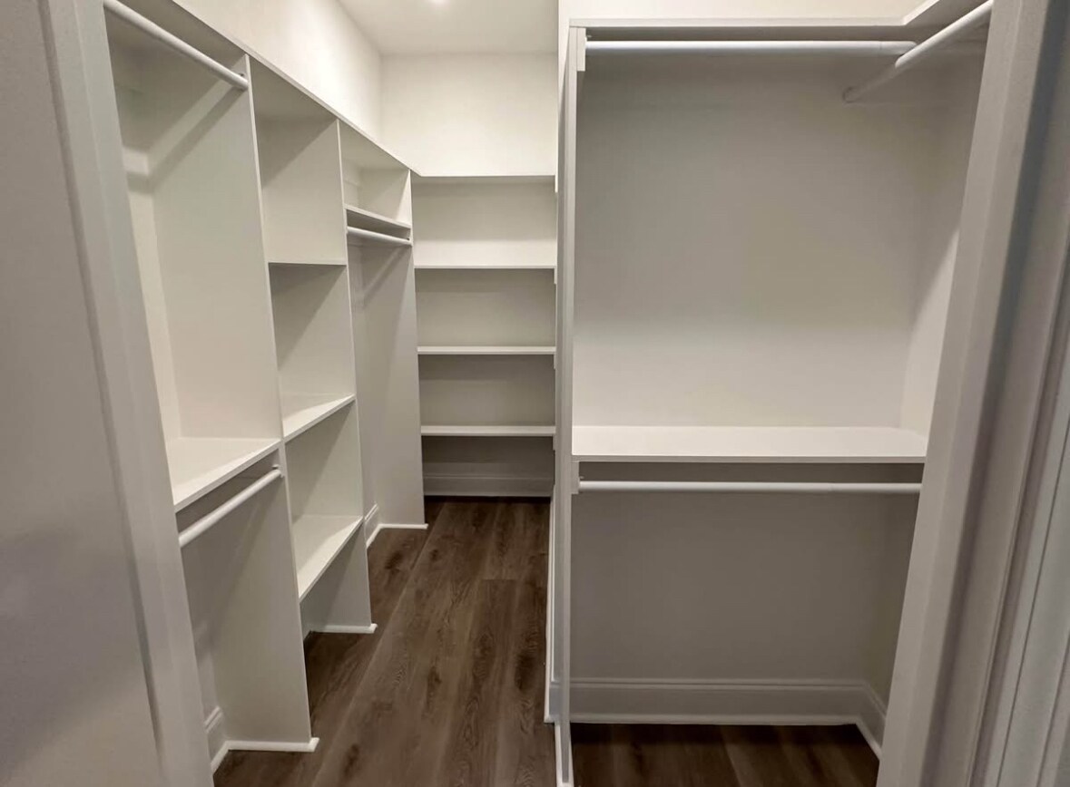 Building Photo - 2136 Saint Andrew St