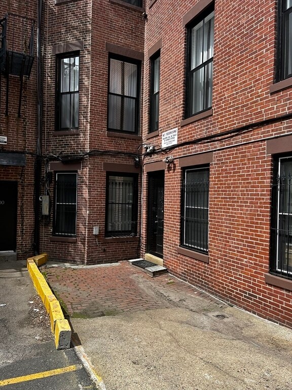 Building Photo - 298 Marlborough St