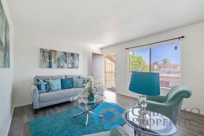 Building Photo - 4523 Winona Ave