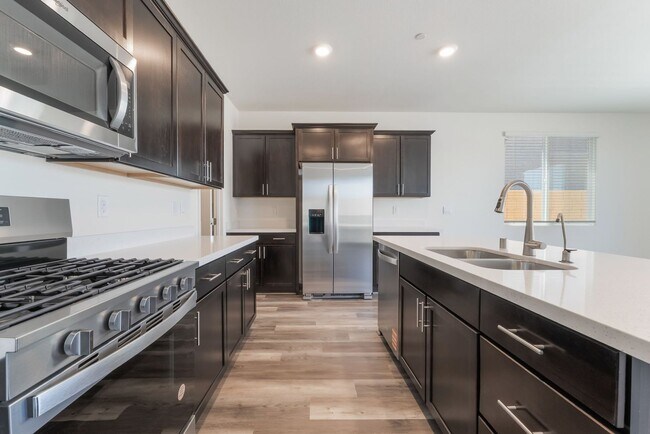 Building Photo - Brand-new 4-bedroom home located in the desirable Cadence master-planned community!