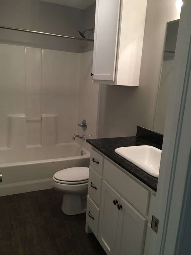 Building Photo - 102 W Speer Ave