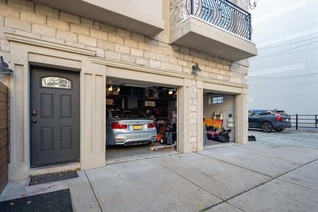 Building Photo - 133 Brunswick St