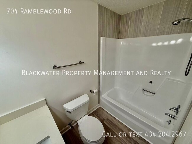 Building Photo - 704 Ramblewood Rd