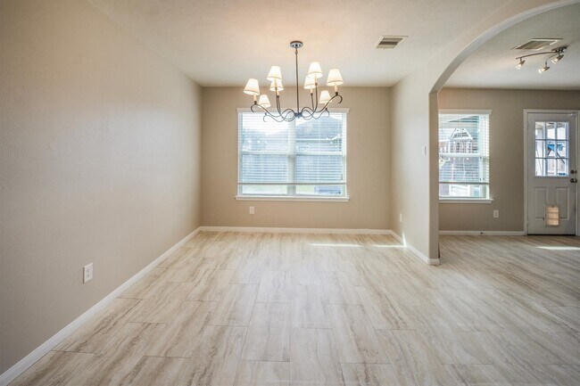 Building Photo - 10902 Barker View Dr