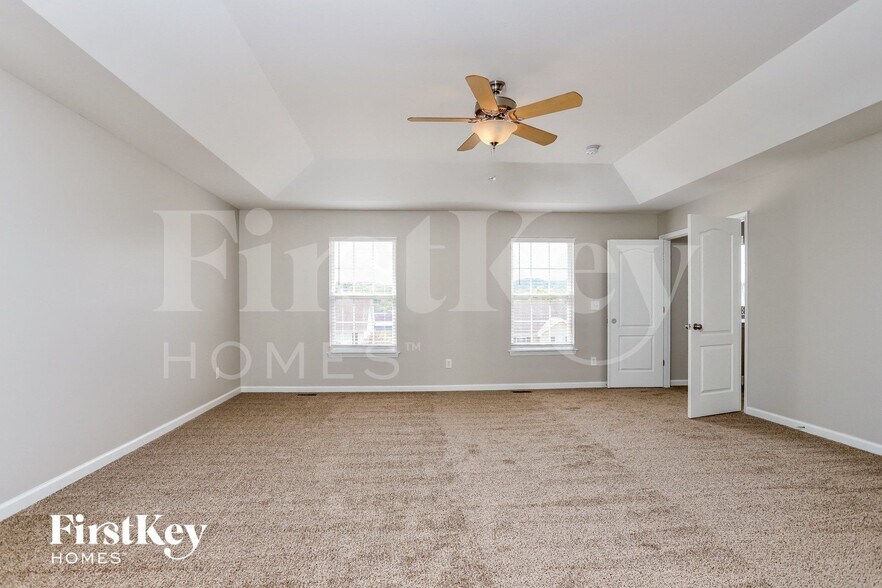 Building Photo - 107 Trailing Oak Ct