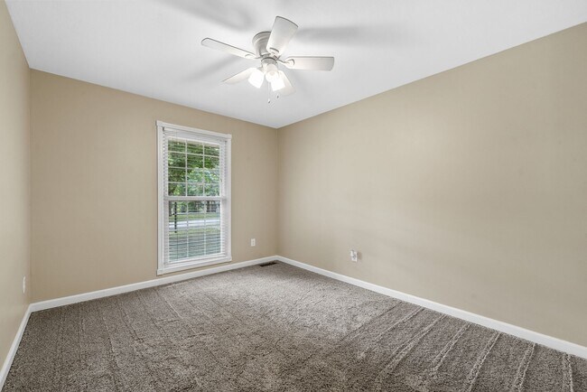 Building Photo - 114 Hickory Hill Dr