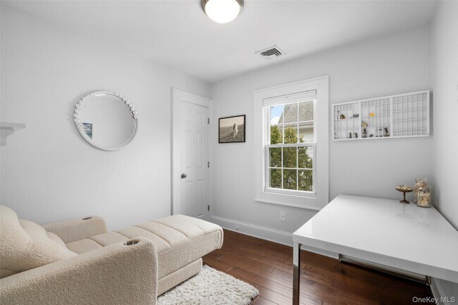 Building Photo - 225 Larchmont Ave