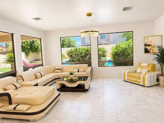 Building Photo - 8611 S 45th Glen