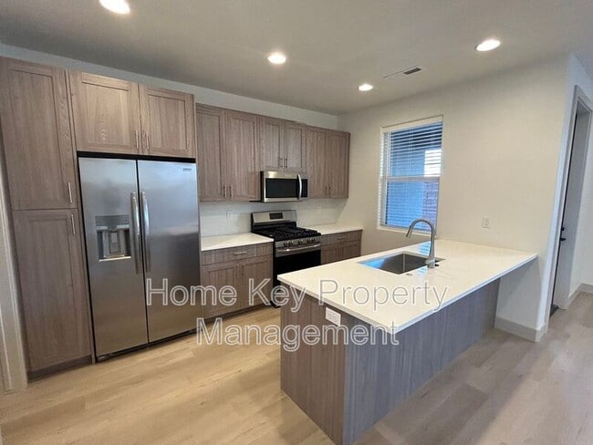 Building Photo - 960 Heritage Dr