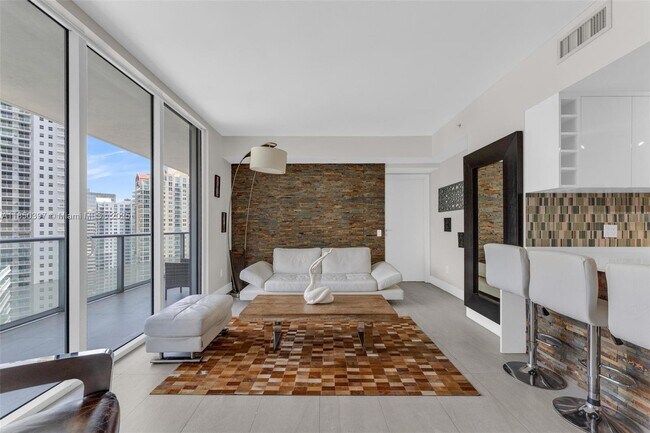Building Photo - 1300 Brickell Bay Dr