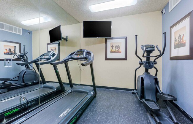 Building Photo - Furnished Studio-Phoenix - Airport - Tempe